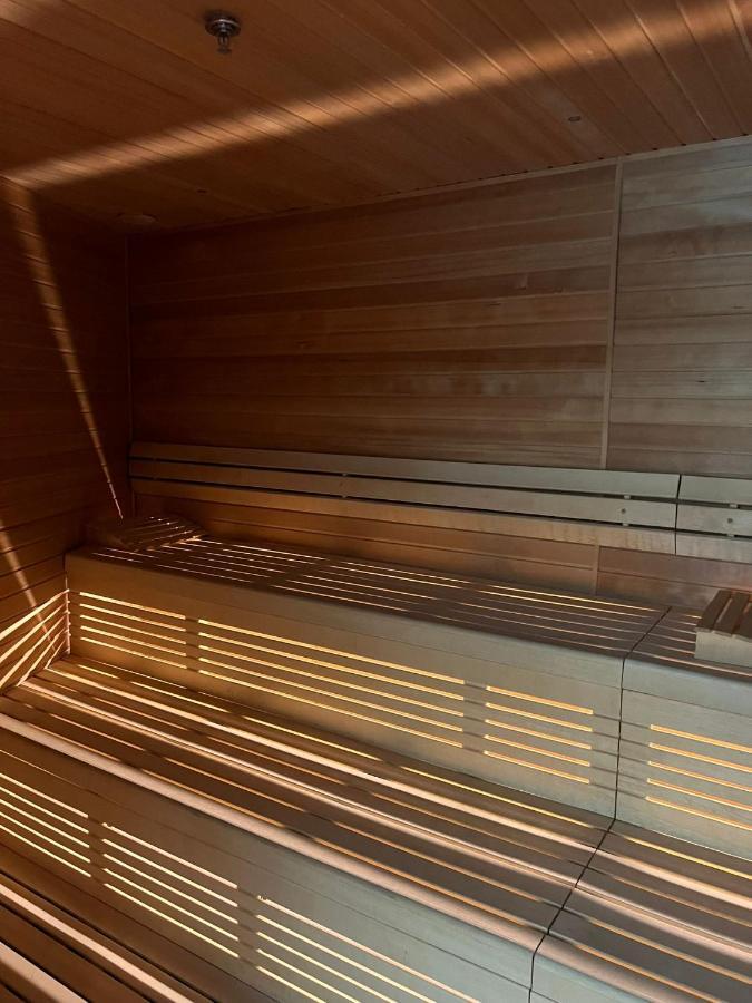 Apartment Miodowy W Hanza Tower -sauna&pool Stettin