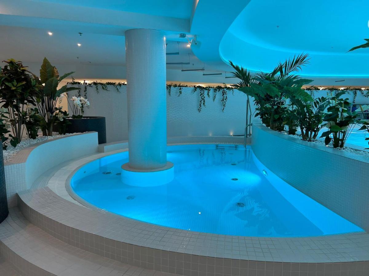 Miodowy W Hanza Tower -sauna&pool