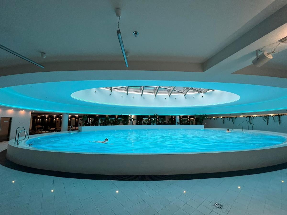 Apartment Miodowy W Hanza Tower -sauna&pool *