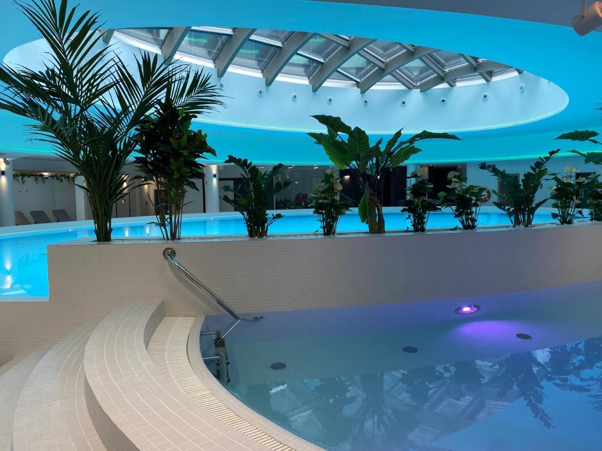 Apartment Miodowy W Hanza Tower -sauna&pool *